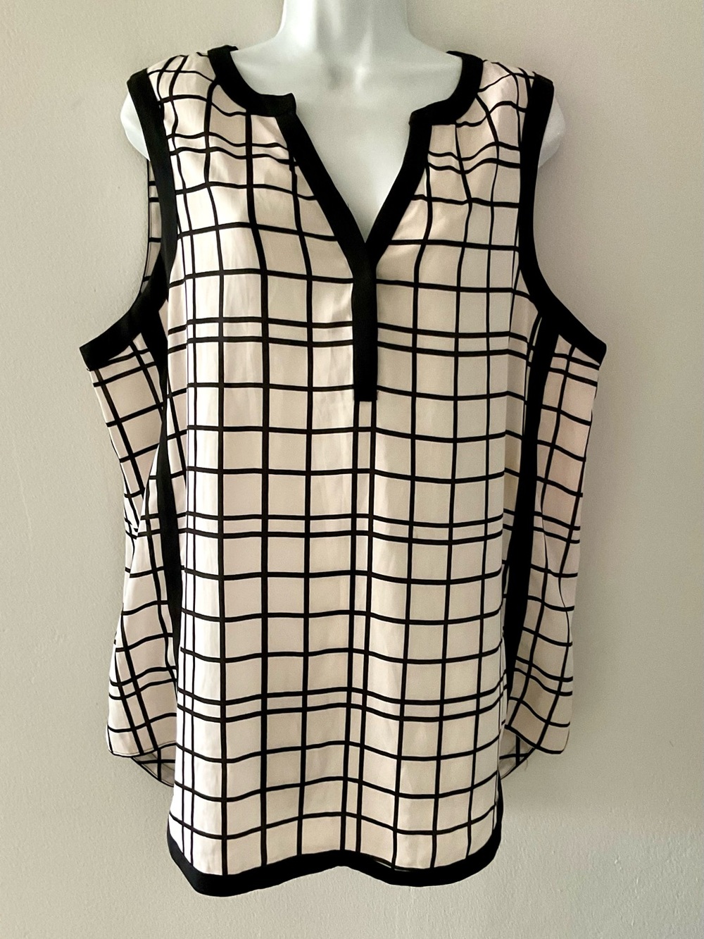 Banana Republic XL Off-White Black Windowpane Check Sleeveless Blouse Tank Long